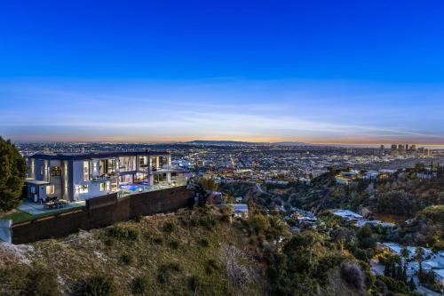 Ocean to City Views Fire Feature Water falls Dream Oasis in Los Angeles, United States