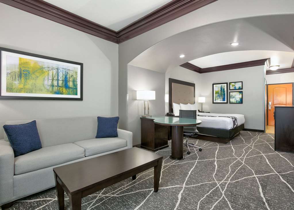 La Quinta Inn & Suites by Wyndham Little Rock Bryant - photo 18