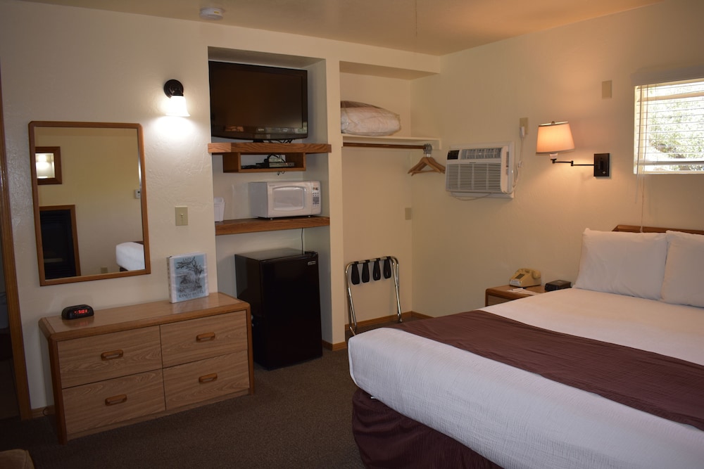 Lazy J Ranch Motel - photo 9