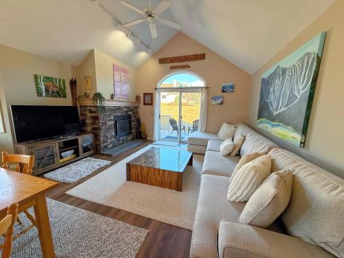 F4 Warm Fairway Village Townhome mountain views and large lawn So much to do - photo 8