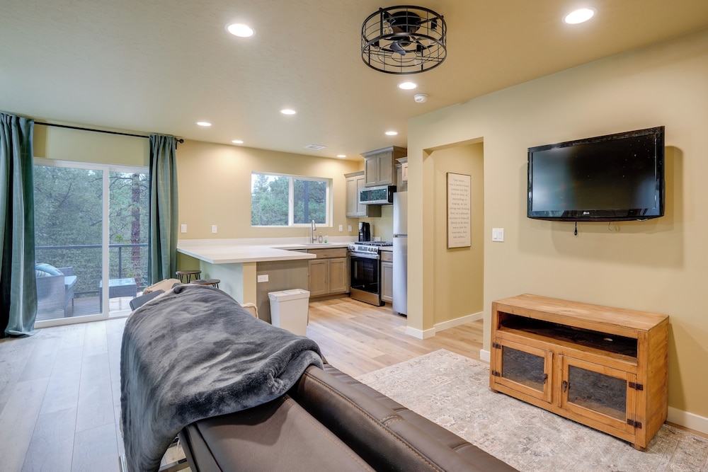 Cozy Woodland Retreat in the Pines Near Prescott in Prescott, United States