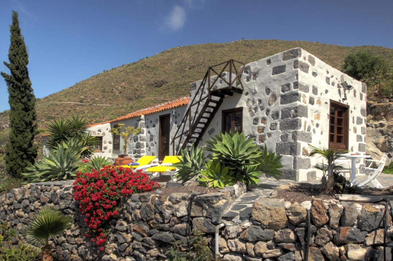 ViVa Mora Estate with idyllic mountain landscapes — hotel in Guia De Isora