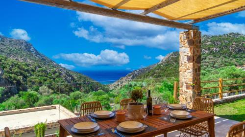 Place of the Gοds — 4-Star Luxury Hotel in Palaiochora, Greece