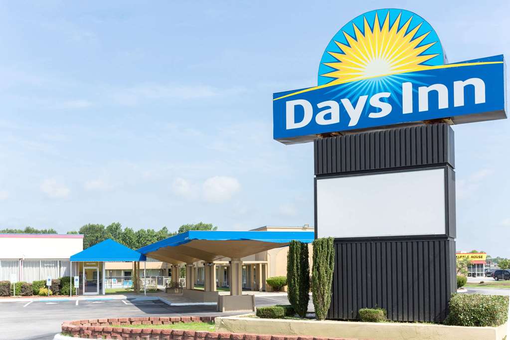 Days Inn by Wyndham Washington - featured photo