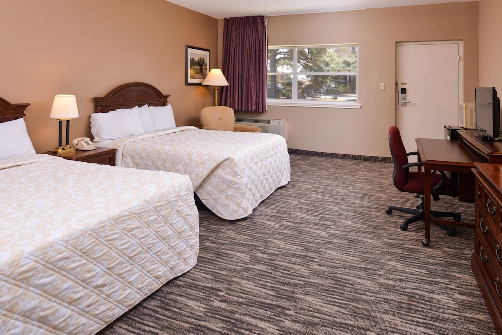 Ranch House Motel - photo 12
