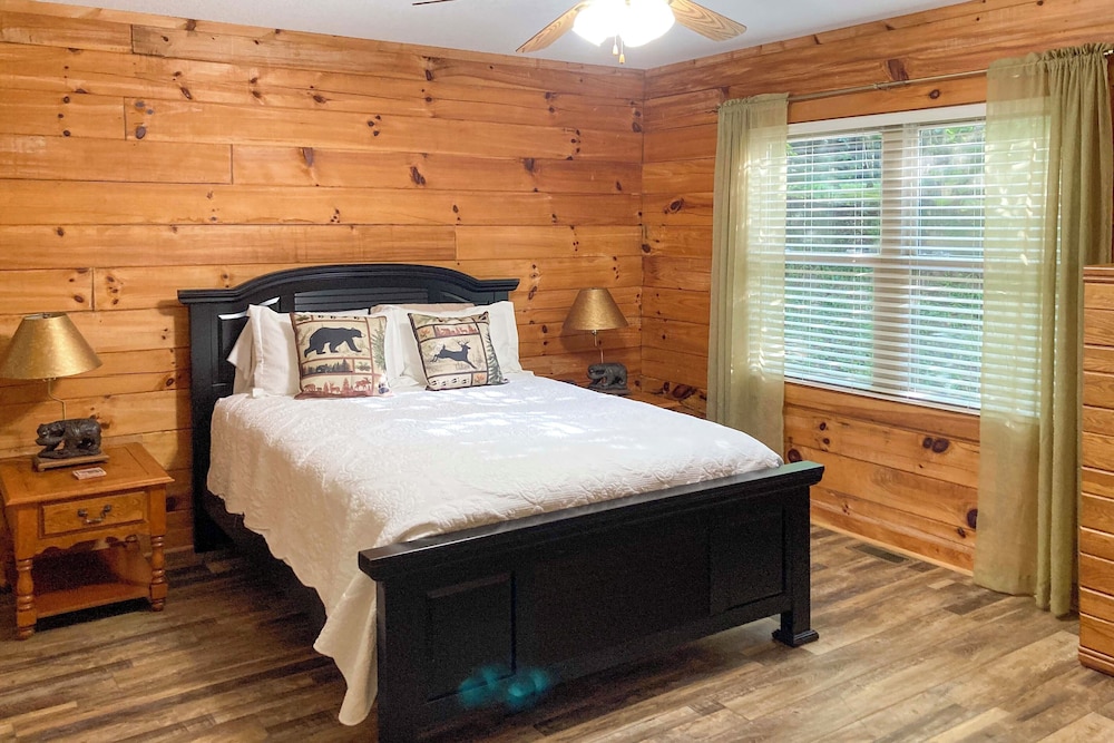 Rustic Cabin on Hemphill Creek w Fire Pit & Grill - photo 15