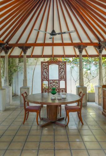 Nora Lyn Colombo in Colombo, Sri Lanka