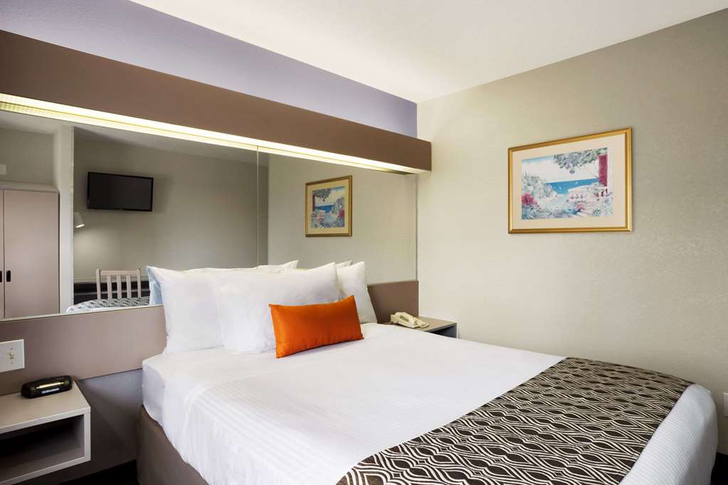 Microtel Inn by Wyndham Louisville East - photo 7