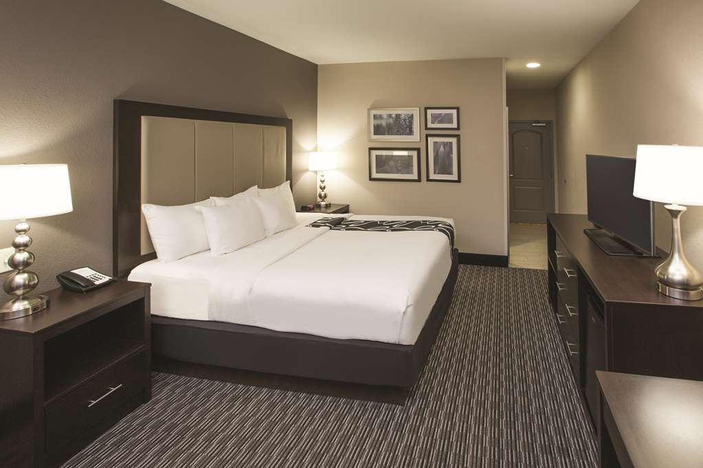 La Quinta Inn & Suites by Wyndham Hattiesburg I 59 - photo 19
