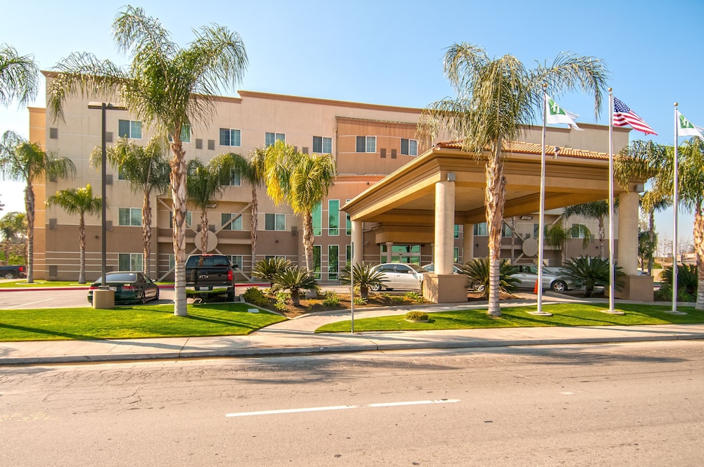 Holiday Inn Express and Suites Bakersfield Central by IHG - photo 44