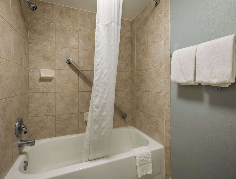 MainStay Suites Savannah Midtown - photo 17