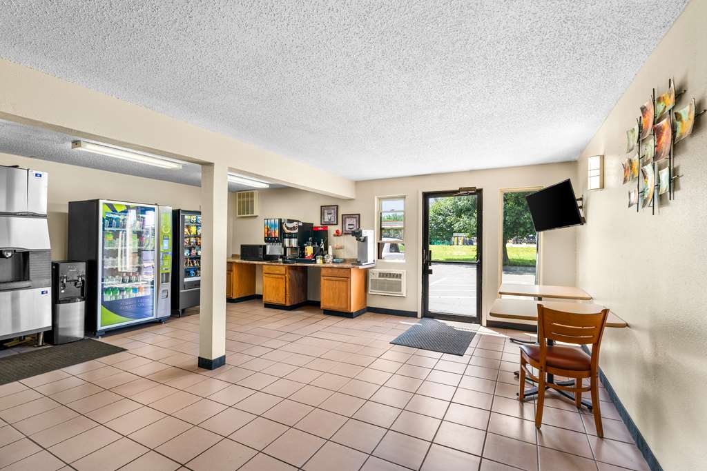 Americas Best Value Inn Decatur IL - photo 9