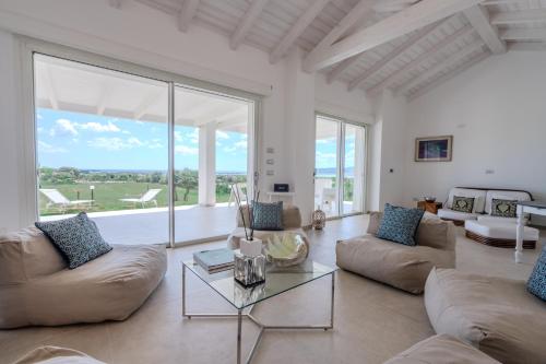 Villa DEG Vista Mare San Teodoro Puntaldia — 4-Star Luxury Hotel in San Teodoro, Italy