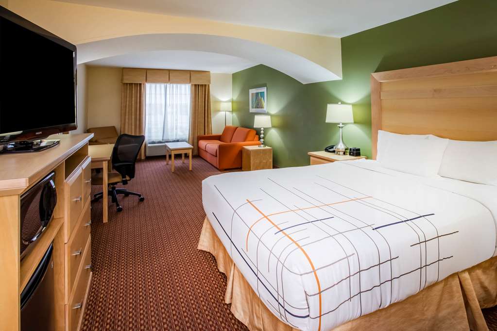 La Quinta Inn & Suites by Wyndham Rochester Mayo Clinic S - photo 31