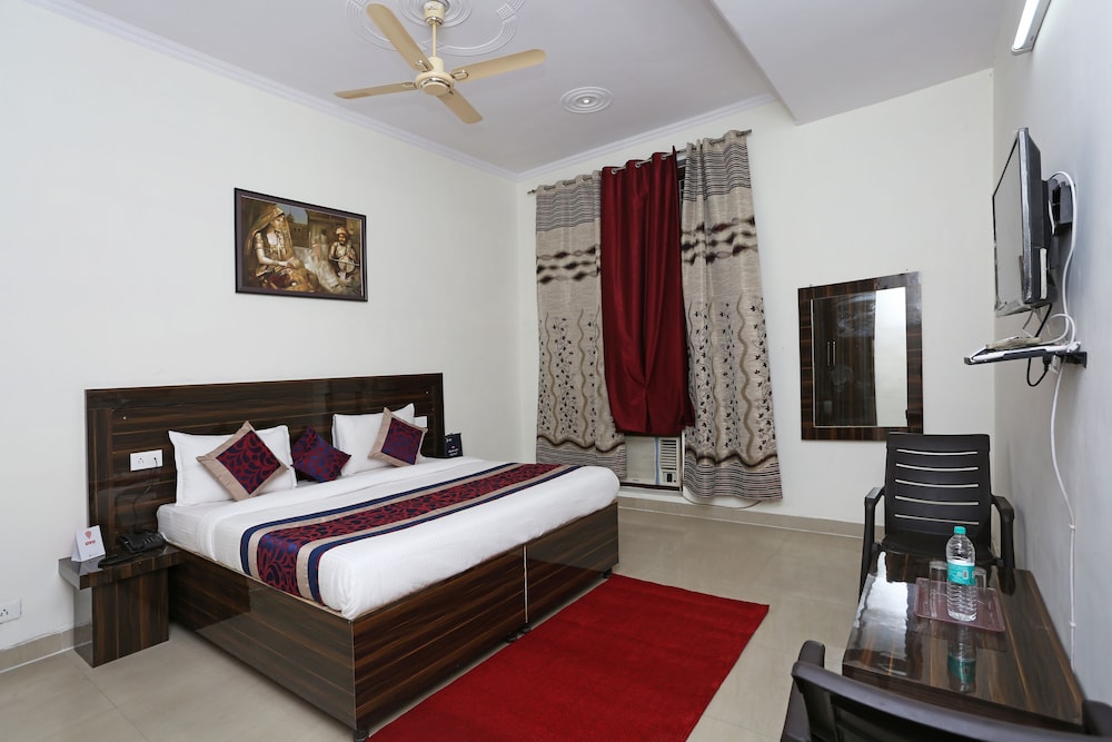 Oyo 8910 Celeste Inn in Greater Noida, India