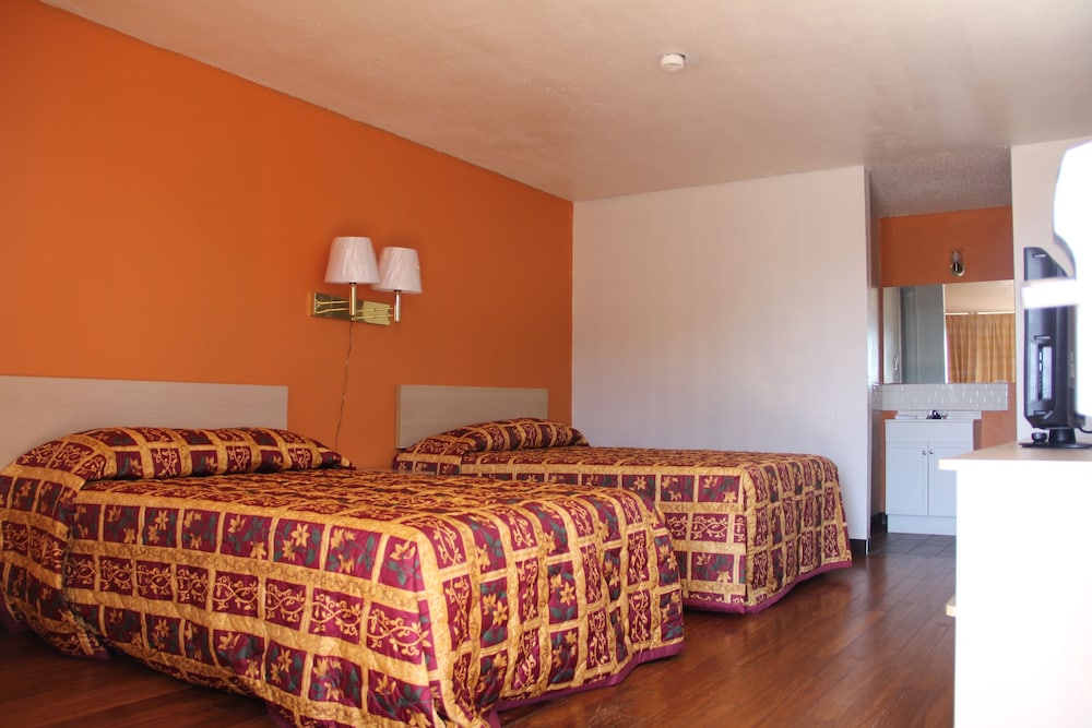 LoneStar Inn & Suites - featured photo