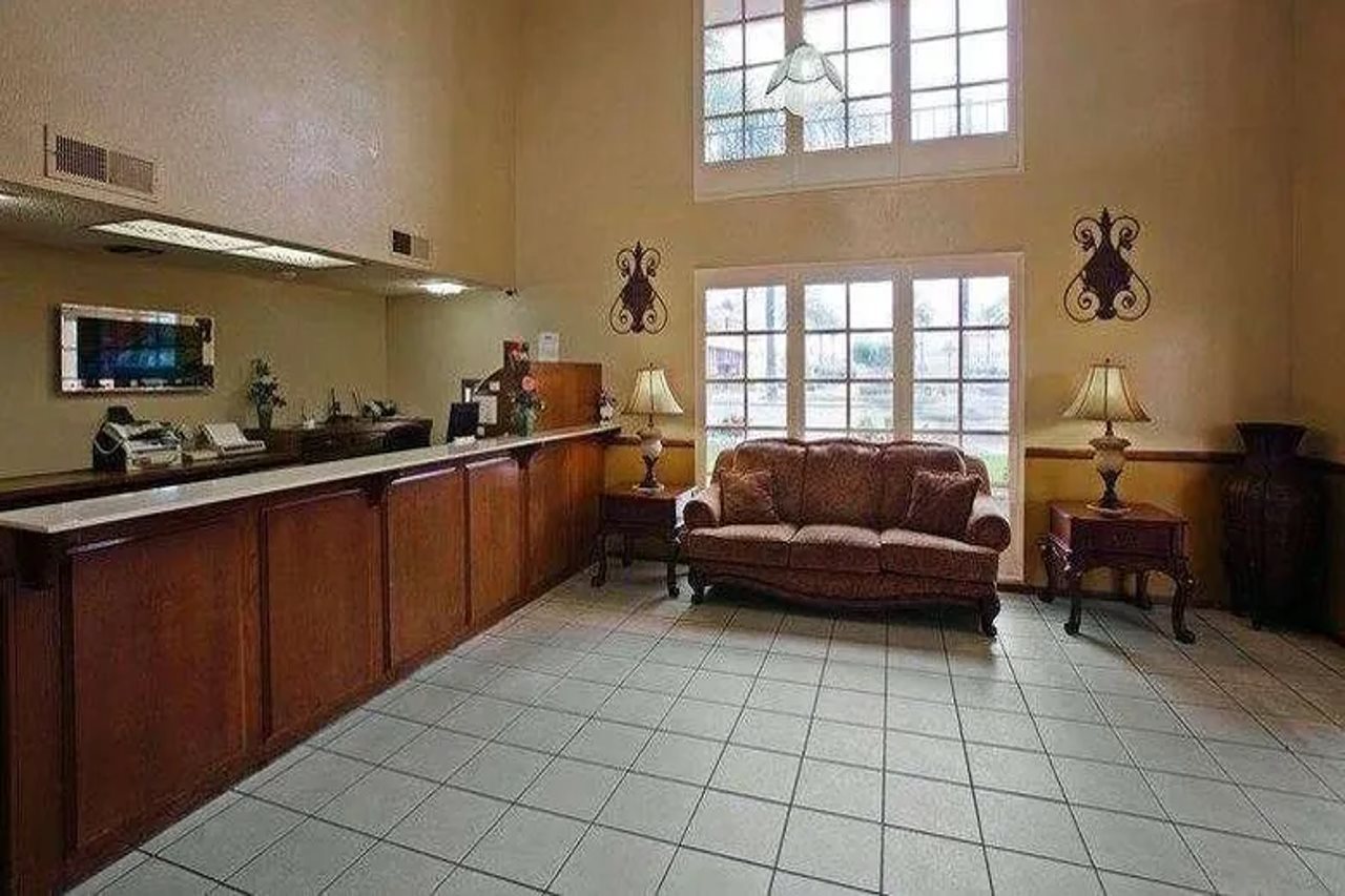 Days Inn by Wyndham Hemet - photo 7