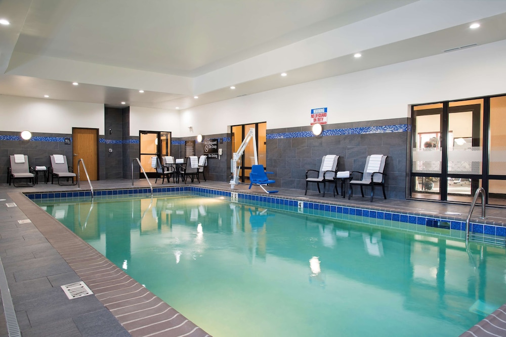 Hampton Inn Kalamazoo - photo 20