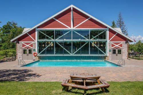 Country Club Charm 4 Bed Radiant Resort Condo in Unknown City, Canada