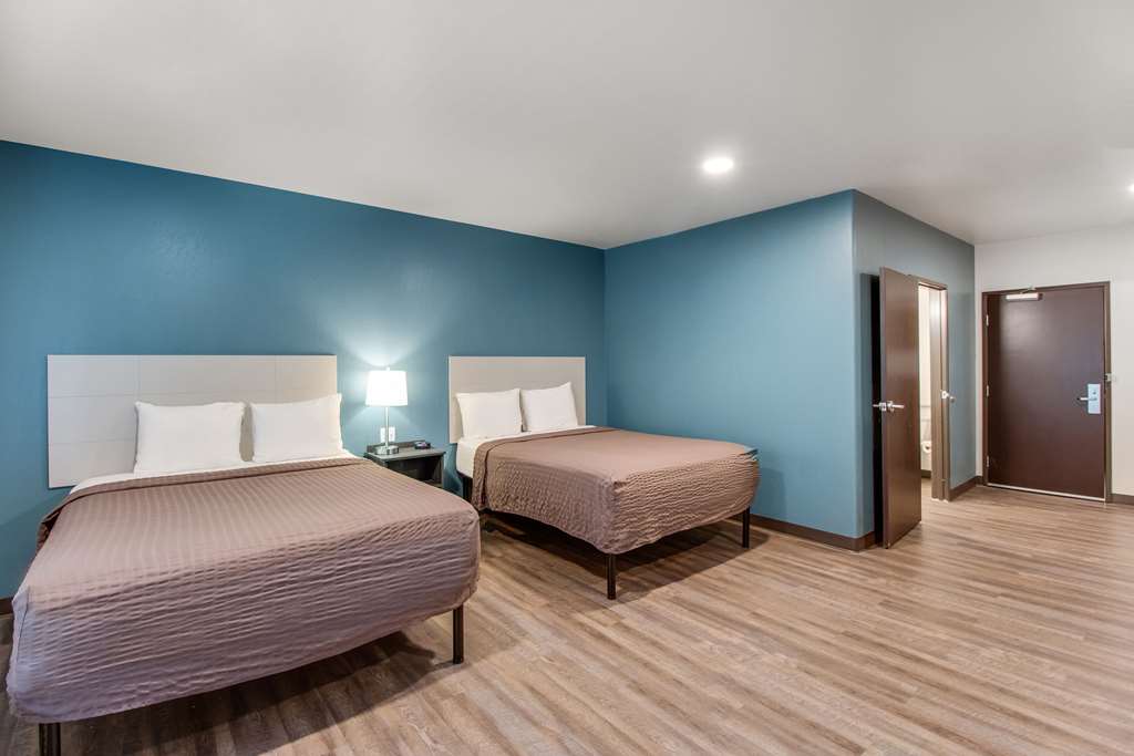 WoodSpring Suites Bakersfield East - photo 9