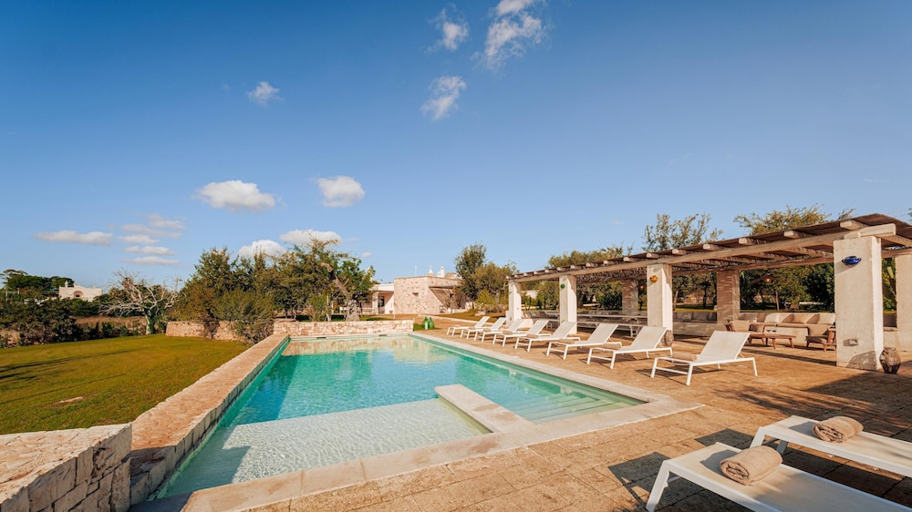 Opuntia Trulli e Lamie 10 Emma Villas — 4-Star Luxury Hotel in Polignano A Mare, Italy