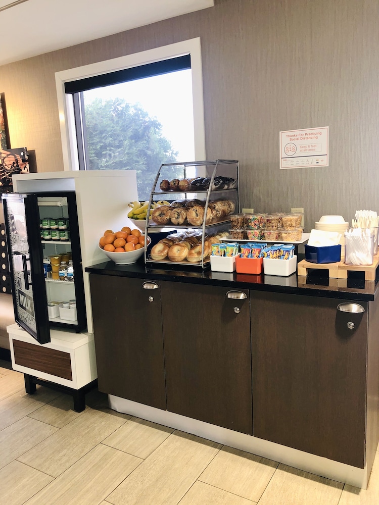 Holiday Inn Express Fargo West Acres by IHG - photo 52