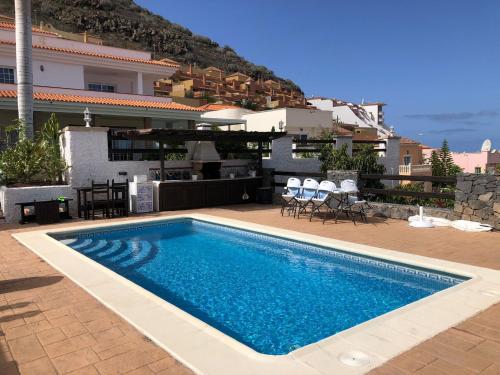Villa Marianna con piscina climatizada y barbacoa — 4-Star Luxury Hotel in Adeje, Spain