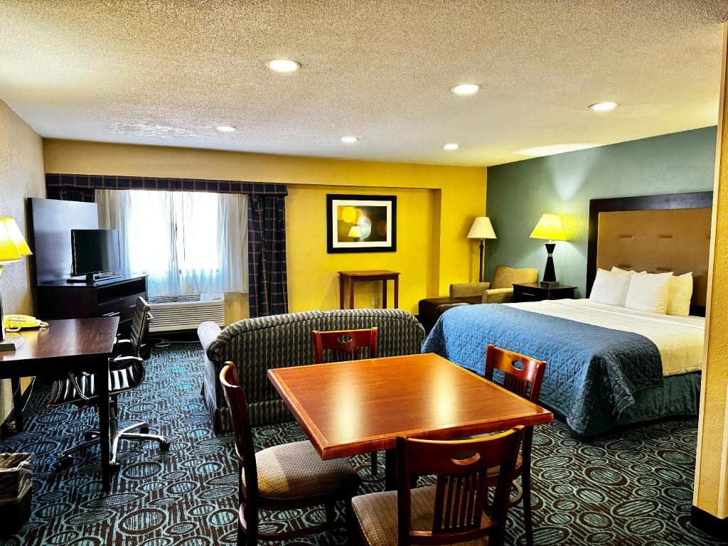Regency Inn & Suites New London Mystic - photo 13