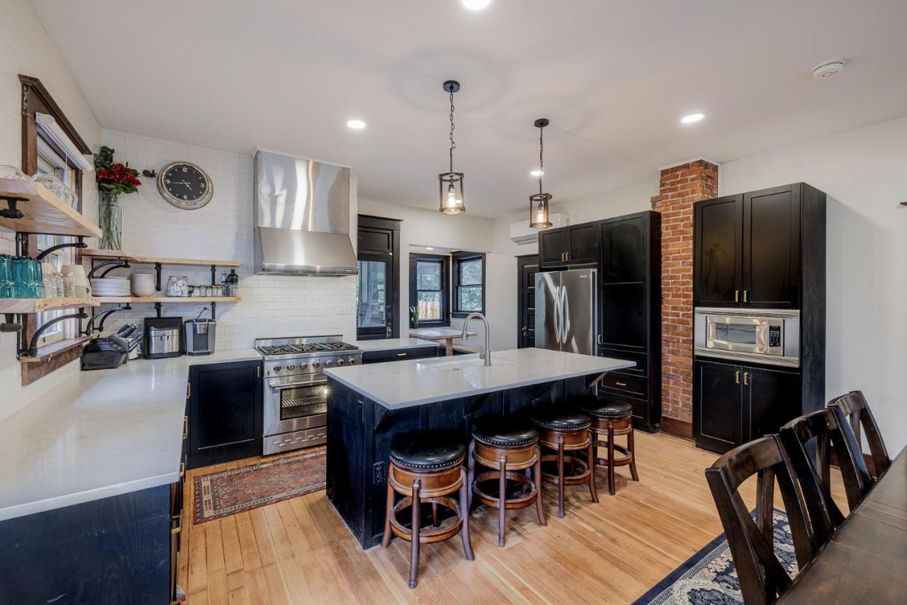 Mountain Manor Sandy HotTub 3KingBeds Ski Mt Hood in Sandy, United States