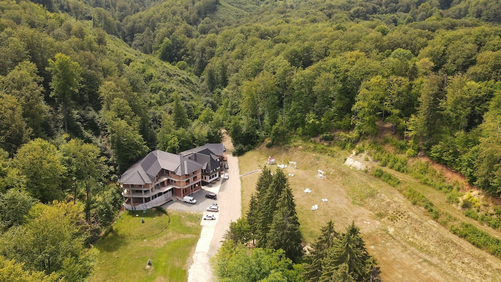 Băile Puturoasa - carbon neutral hotel in Vama
