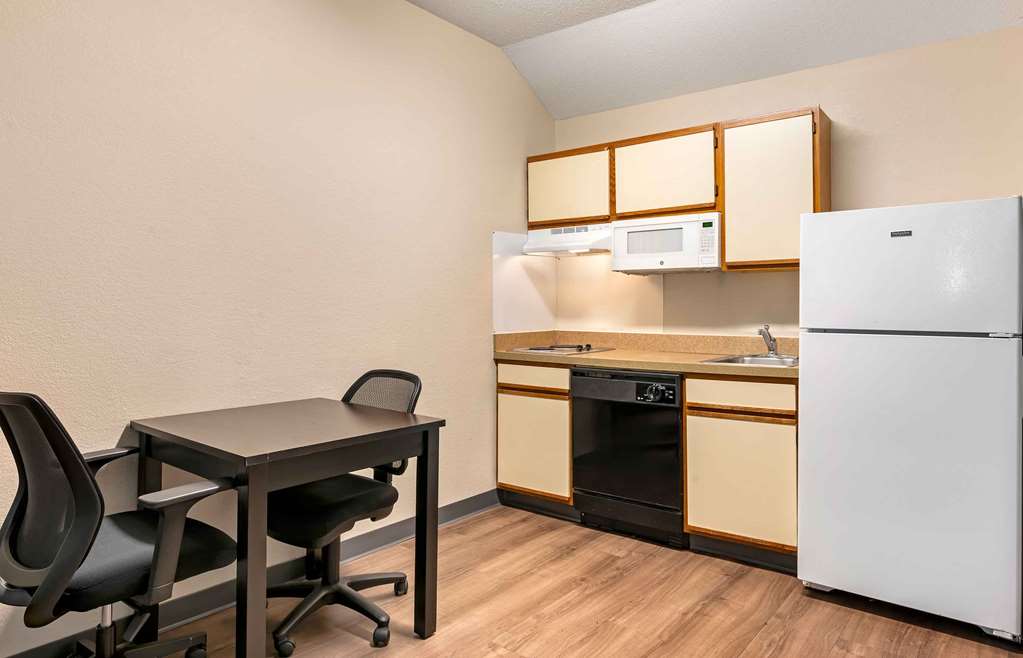 Extended Stay America Suites Cincinnati Blue Ash Reed Hartma - photo 22