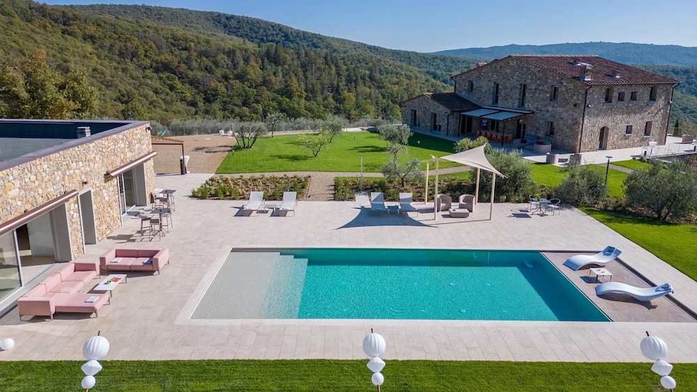 La Calcinaia 16 Emma Villas — 4-Star Luxury Hotel in Bucine, Italy