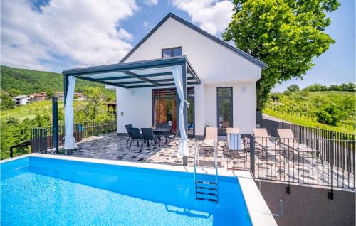 4 Bedroom Nice Home In Ivancici — 4-Star Luxury Hotel in Jastrebarsko, Croatia