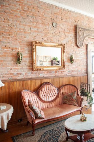 The Historic Wolf Hotel - photo 20
