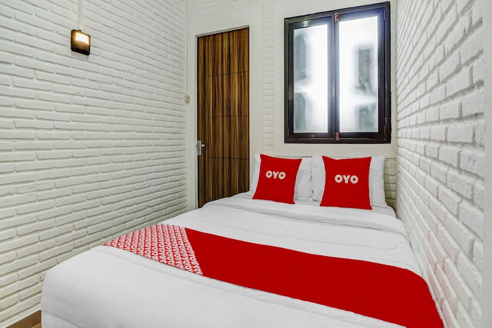Hotel O Ara Guest House in Batu, Indonesia