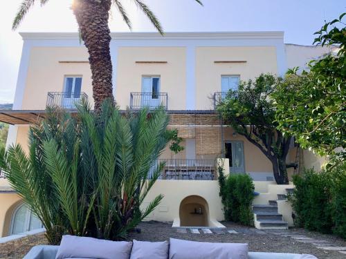 Villa Giacinti — 4-Star Luxury Hotel in Santa Marina Salina, Italy