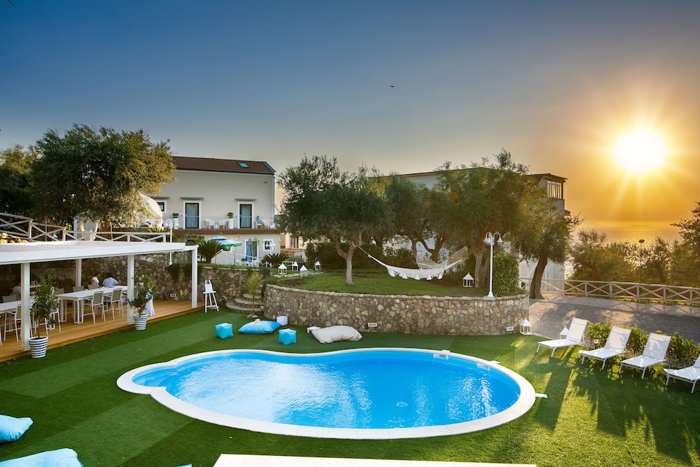 MelRose Relais — 4-Star Luxury Hotel in Massa Lubrense, Italy