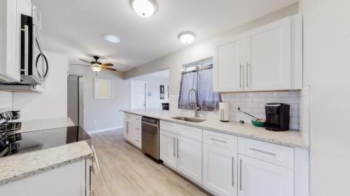 Bright & Cozy Upper Unit in Denver in Denver, United States