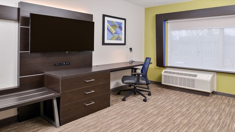 Holiday Inn Express & Suites Parkersburg East by IHG - photo 8