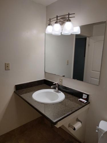 Economy Inn Richmond - photo 42