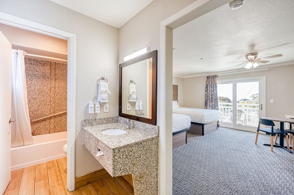 Harbor House Inn Morro Bay - photo 29