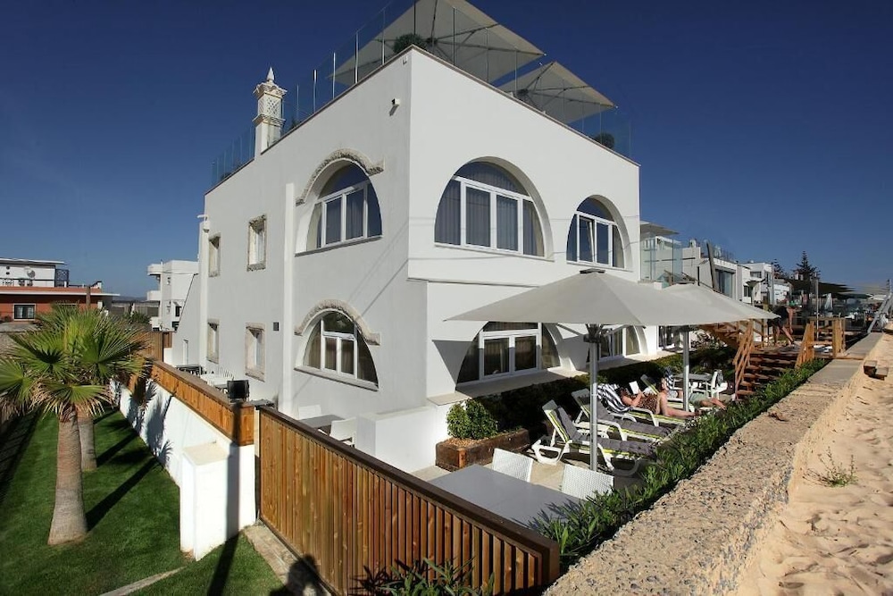 Golden Beach Guest House & Rooftop Bar — 4-Star Luxury Hotel in Faro, Portugal