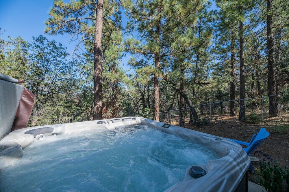 Dream Catchers Nest in Big Bear Lake, United States