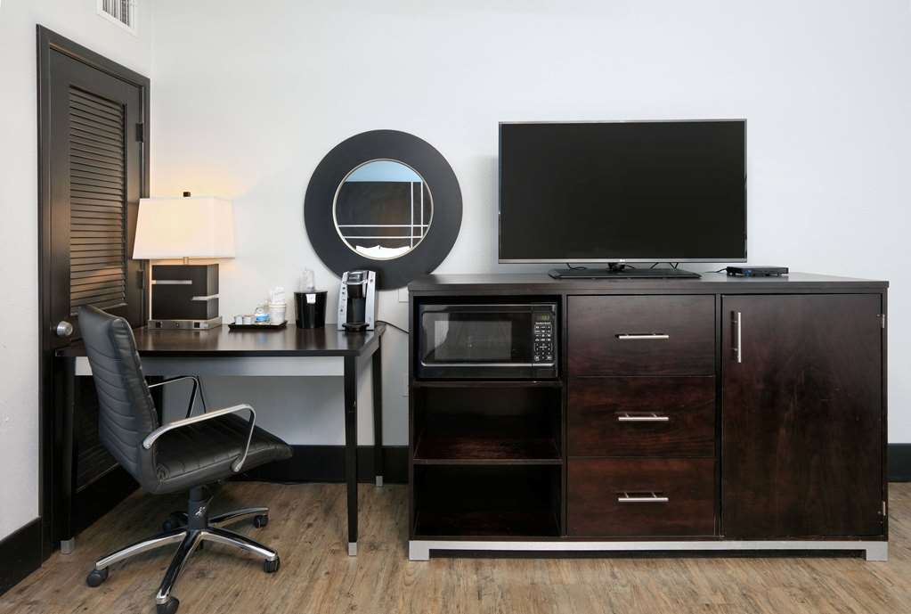 La Quinta Inn & Suites by Wyndham Lubbock Southwest - photo 23