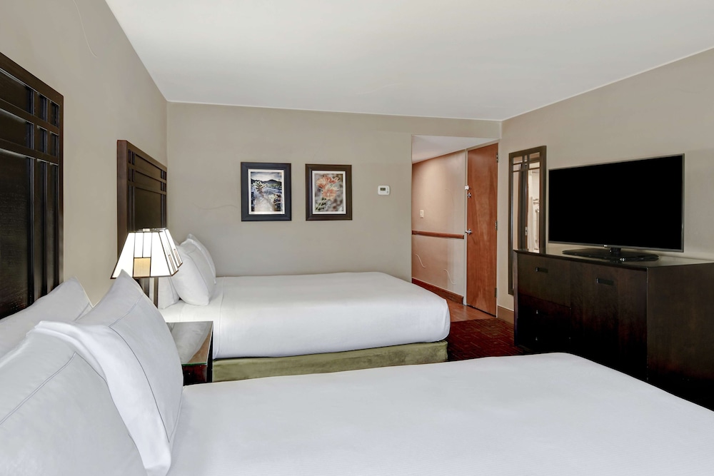 DoubleTree by Hilton Phoenix Tempe - photo 12