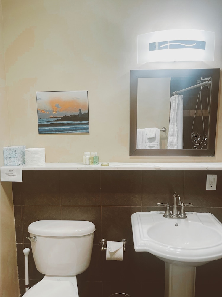 Pacific Blue Inn - photo 8