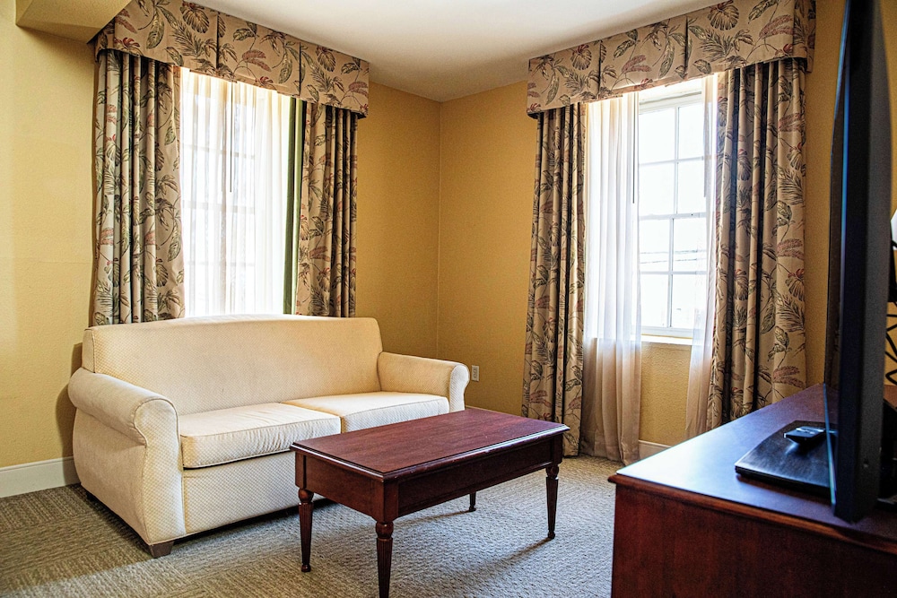 Hampton Inn Charleston Historic District - photo 15