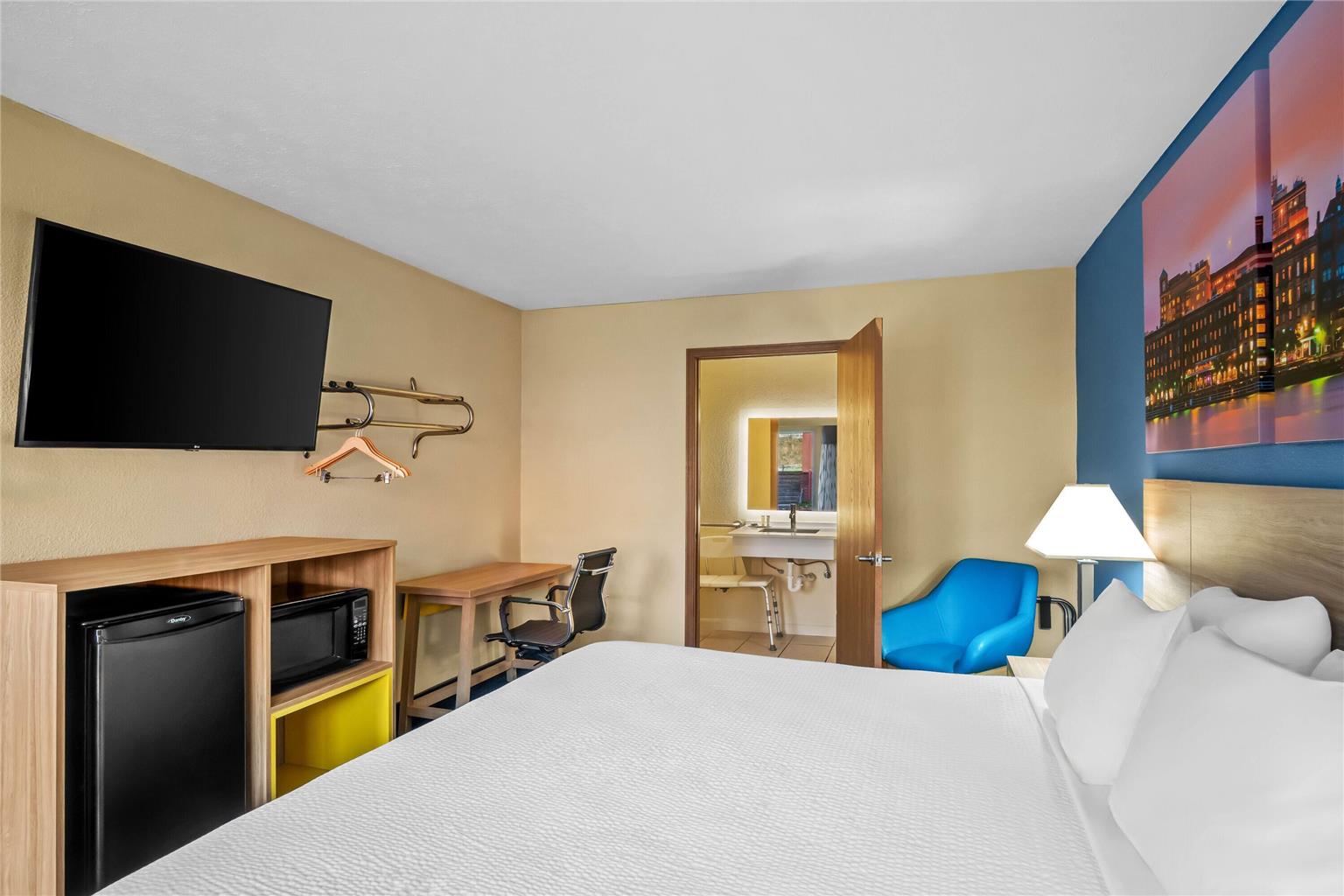 Days Inn by Wyndham Renfro Valley Mount Vernon - photo 35