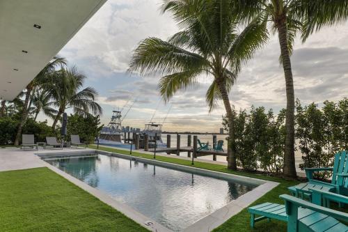 Best Sunset Bayfront pool jacuzzi pool table in Miami Beach, United States