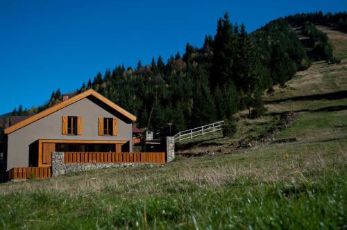 Cabana Poarta Retezat — 4-Star Luxury Hotel in Rau De Mori, Romania